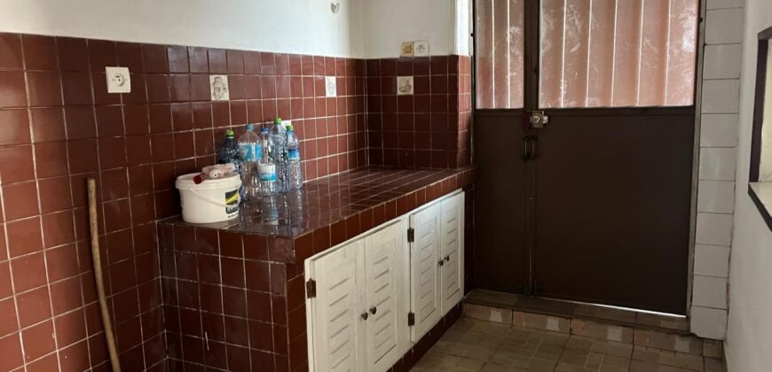 Location d’un appartement T5 en Triplex situé à Analamahitsy