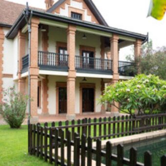 À louer une superbe villa T5 avec piscine située dans une résidence sécurisée à Ankorondrano