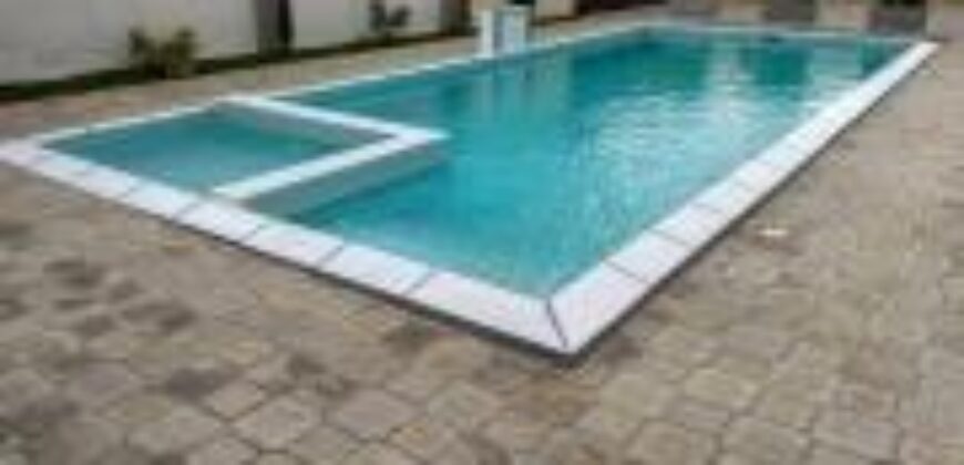 Location d’une villa T7 neuve avec piscine située à Manjaka Ilafy dans un quartier calme
