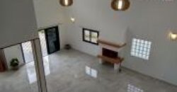 Location d’une villa T7 neuve avec piscine située à Manjaka Ilafy dans un quartier calme
