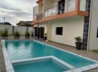 Location d’une villa T7 neuve avec piscine située à Manjaka Ilafy dans un quartier calme