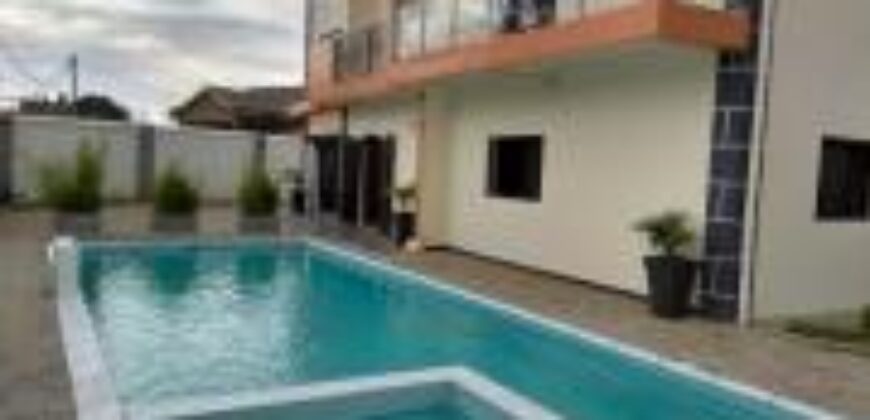 Location d’une villa T7 neuve avec piscine située à Manjaka Ilafy dans un quartier calme