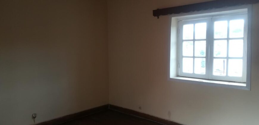 Maison F4 à louer à Ambanidia , idéale pour usage habitation ou bureau