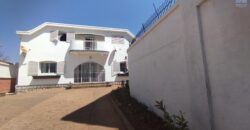 Location d’une grande villa F5 à étage idéalement située à Ambohimirary Location d’une grande villa F5 à étage idéalement située à Ambohimirary