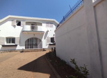 Location d’une grande villa F5 à étage idéalement située à Ambohimirary