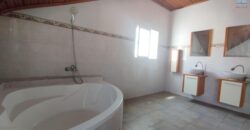 Location d’une grande villa F5 à étage idéalement située à Ambohimirary Location d’une grande villa F5 à étage idéalement située à Ambohimirary