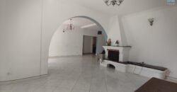 Location d’une grande villa F5 à étage idéalement située à Ambohimirary Location d’une grande villa F5 à étage idéalement située à Ambohimirary