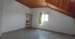 Location d’une grande villa F5 à étage idéalement située à Ambohimirary Location d’une grande villa F5 à étage idéalement située à Ambohimirary