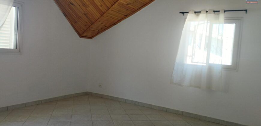 Location d’une grande villa F5 à étage idéalement située à Ambohimirary Location d’une grande villa F5 à étage idéalement située à Ambohimirary