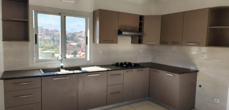À louer appartements F3, F4 et duplex F5 situés dans immeuble neuf à Mandrimena Iavoloha