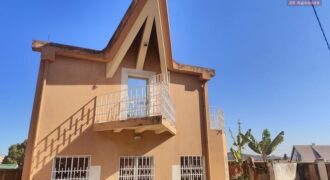 À vendre villa T4 sur un terrain de 292 m2 située à Talatamaty À vendre villa T4 sur un terrain de 292 m2 située à Talatamaty