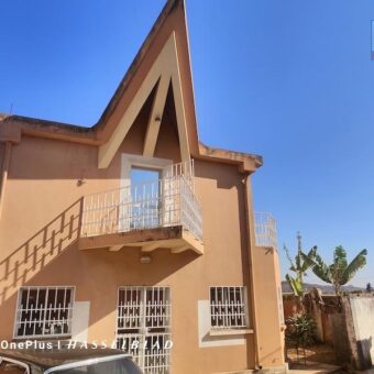 À vendre villa T4 sur un terrain de 292 m2 située à Talatamaty