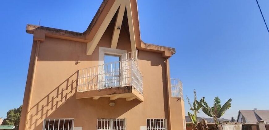 À vendre villa T4 sur un terrain de 292 m2 située à Talatamaty