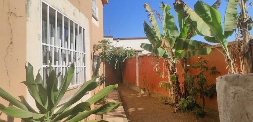 À vendre villa T4 sur un terrain de 292 m2 située à Talatamaty