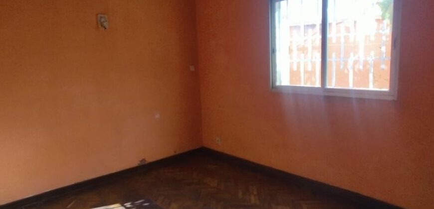 À vendre villa T4 sur un terrain de 292 m2 située à Talatamaty