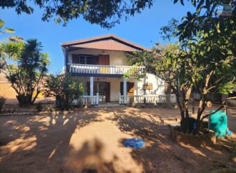 En vente une grande villa de type F6 de 200 m2 sur un terrain de 2166 m2 dans un quartier résidentiel calme à Ivato
