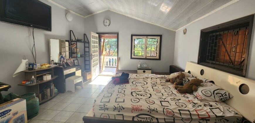 En vente une grande villa de type F6 de 200 m2 sur un terrain de 2166 m2 dans un quartier résidentiel calme à Ivato