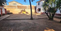 En vente une grande villa de type F6 de 200 m2 sur un terrain de 2166 m2 dans un quartier résidentiel calme à Ivato