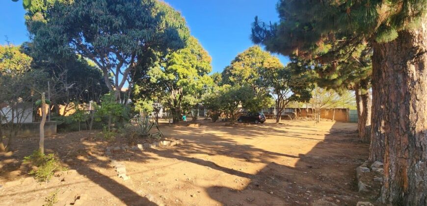En vente une grande villa de type F6 de 200 m2 sur un terrain de 2166 m2 dans un quartier résidentiel calme à Ivato