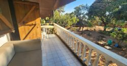 En vente une grande villa de type F6 de 200 m2 sur un terrain de 2166 m2 dans un quartier résidentiel calme à Ivato
