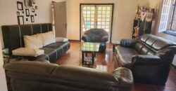 En vente une grande villa de type F6 de 200 m2 sur un terrain de 2166 m2 dans un quartier résidentiel calme à Ivato