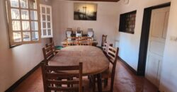En vente une grande villa de type F6 de 200 m2 sur un terrain de 2166 m2 dans un quartier résidentiel calme à Ivato