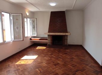 Location d’un appartement T3 refait à neuf situé au 2ᵉ étage d’un bâtiment à Ankadifotsy