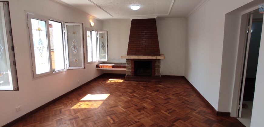 Location d’un appartement T3 refait à neuf situé au 2ᵉ étage d’un bâtiment à Ankadifotsy