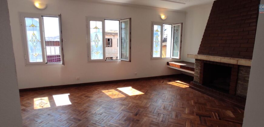 Location d’un appartement T3 refait à neuf situé au 2ᵉ étage d’un bâtiment à Ankadifotsy