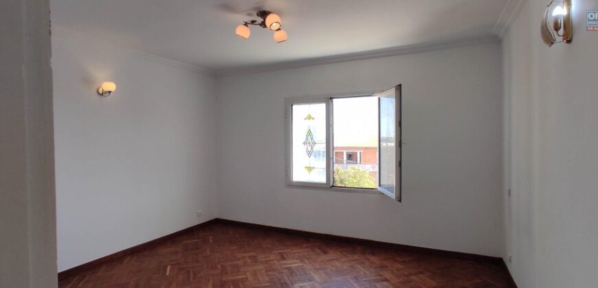 Location d’un appartement T3 refait à neuf situé au 2ᵉ étage d’un bâtiment à Ankadifotsy