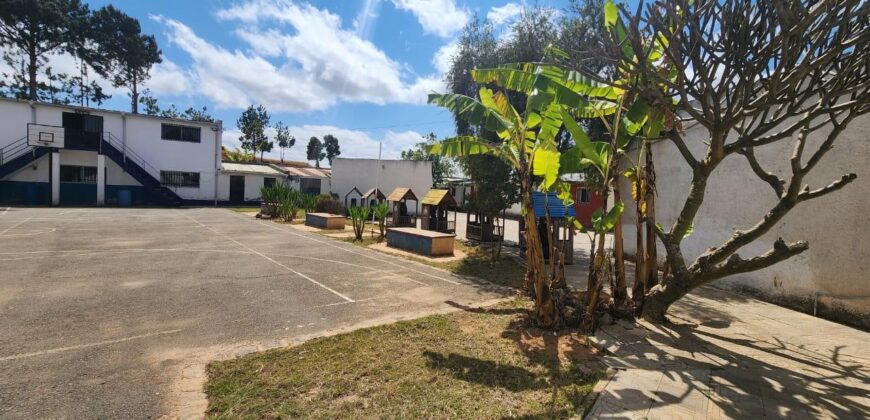 À louer bâtiment spacieux situé dans un quartier calme et résidentiel à Ilafy