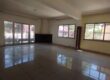 À vendre une maison à deux étages située en bord de la route principale à Antsakaviro