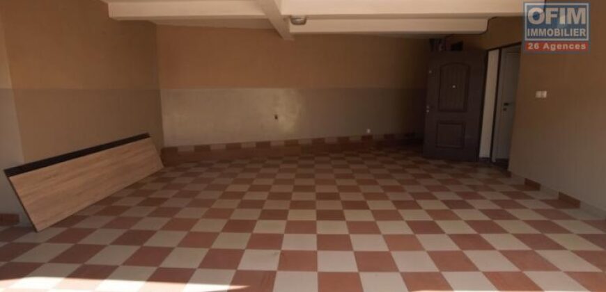 Location d’une charmante villa F3 à étage située à Itaosy