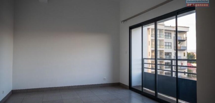 À louer un bel appartement T3 idéalement situé à Ivandry à seulement 500 mètres de la station Jovena