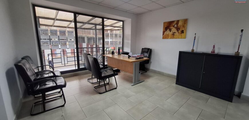 À louer un local commercial de 25 m2 situé dans un environnement dynamique à Ivandry