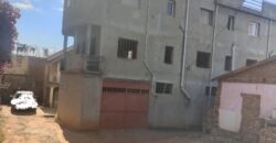 À vendre un immeuble R+3 à terminer situé dans un quartier calme et sécurisé à Amhinambo Talatamaty