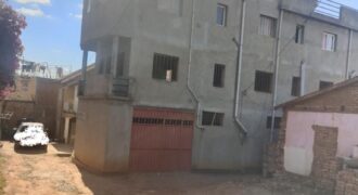 À vendre un immeuble R+3 à terminer situé dans un quartier calme et sécurisé à Amhinambo Talatamaty À vendre un immeuble R+3 à terminer situé dans un quartier calme et sécurisé à Amhinambo Talatamaty