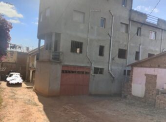 À vendre un immeuble R+3 à terminer situé dans un quartier calme et sécurisé à Amhinambo Talatamaty À vendre un immeuble R+3 à terminer situé dans un quartier calme et sécurisé à Amhinambo Talatamaty