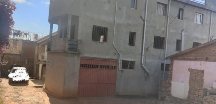 À vendre un immeuble R+3 à terminer situé dans un quartier calme et sécurisé à Amhinambo Talatamaty