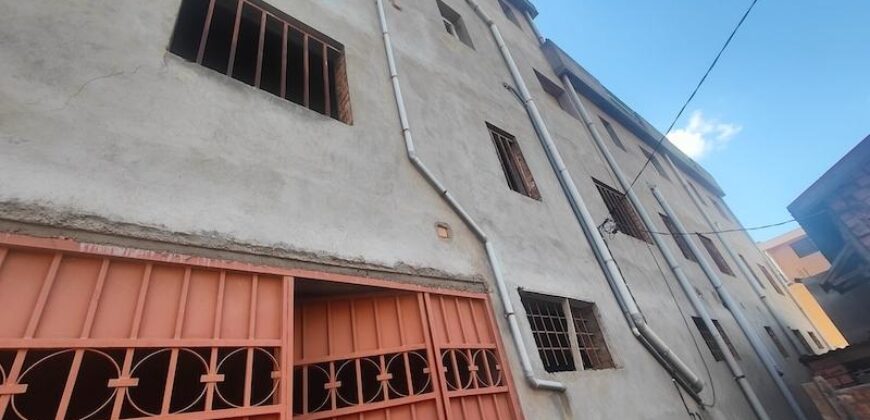À vendre un immeuble R+3 à terminer situé dans un quartier calme et sécurisé à Amhinambo Talatamaty