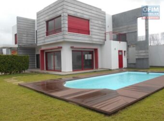 À louer une superbe villa de type F4 avec piscine située dans une résidence sécurisée à Ankadimbahoaka