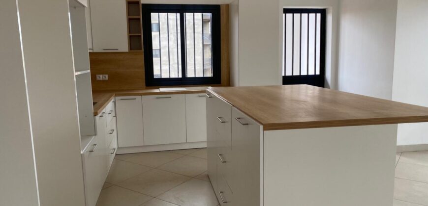 Location d’un spacieux et lumineux appartement T5 à Mahatony Ivandry
