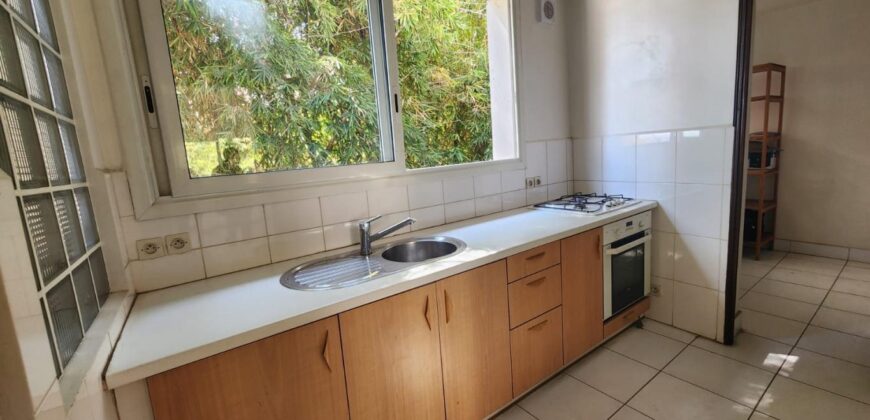 Louez ce superbe appartement duplex de type F5 situé dans un quartier calme sécurisé et résidentiel à Faravohitra