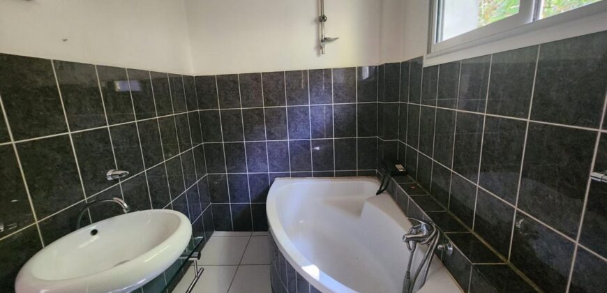 Louez ce superbe appartement duplex de type F5 situé dans un quartier calme sécurisé et résidentiel à Faravohitra