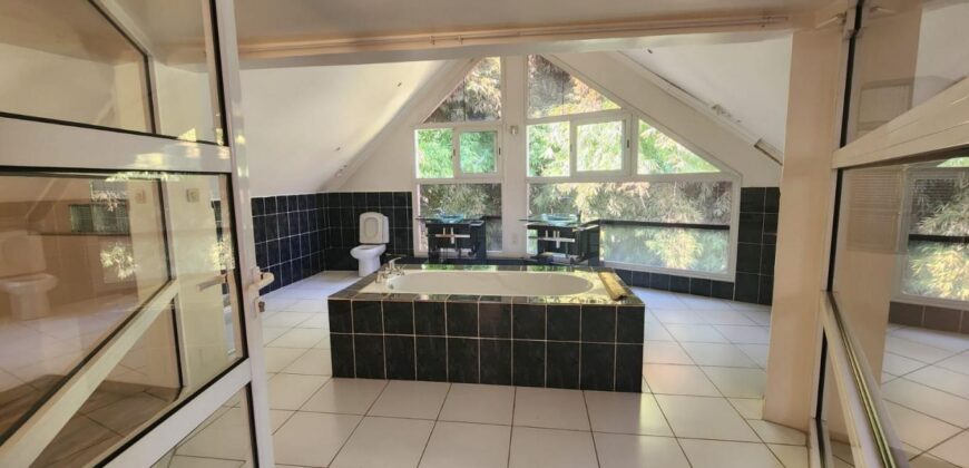 Louez ce superbe appartement duplex de type F5 situé dans un quartier calme sécurisé et résidentiel à Faravohitra