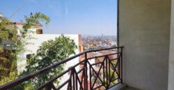 Louez ce superbe appartement duplex de type F5 situé dans un quartier calme sécurisé et résidentiel à Faravohitra