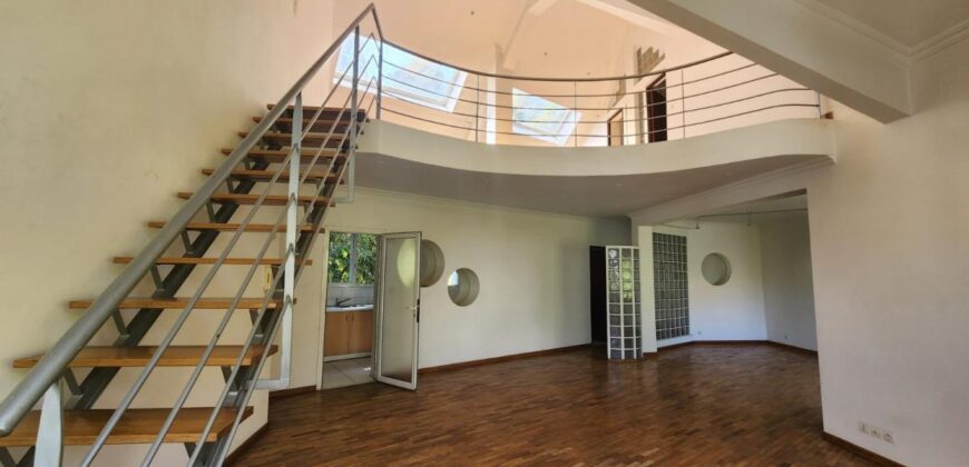Louez ce superbe appartement duplex de type F5 situé dans un quartier calme sécurisé et résidentiel à Faravohitra