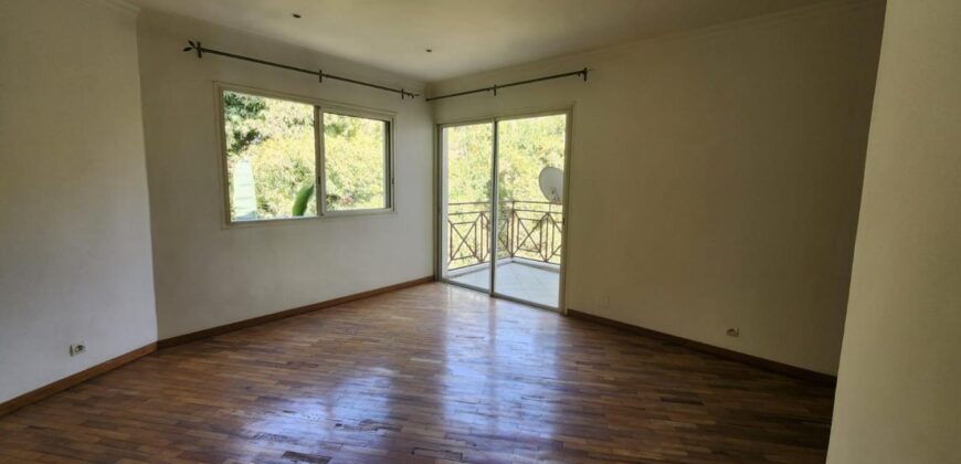 Louez ce superbe appartement duplex de type F5 situé dans un quartier calme sécurisé et résidentiel à Faravohitra