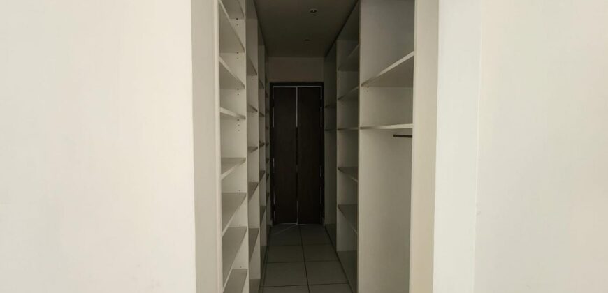 Louez ce superbe appartement duplex de type F5 situé dans un quartier calme sécurisé et résidentiel à Faravohitra