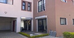 À louer une villa T5 à étage située à Talatamaty Fitroafana À louer une villa T5 à étage située à Talatamaty Fitroafana
